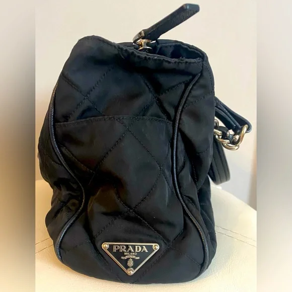 VINTAGE PRADA QUILTED NYLON CHAIN ACCENT SHOULD BAG - Picture 2 of 11